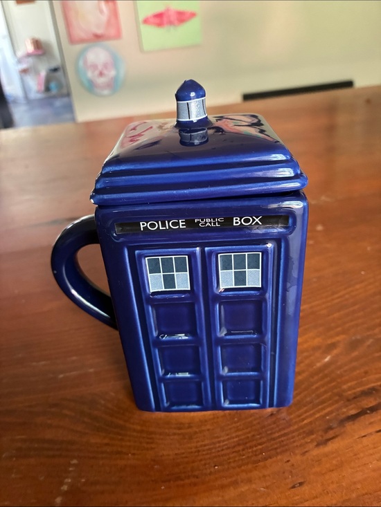 zeon Other - TARDIS-Inspired Blue Ceramic Mug with Lid - Police Box Design